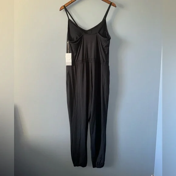 Vuori Lux Jogger Jumpsuit - Black - Picture 4 of 14